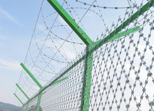 Grundstückszaun mit vielseitigen Gestaltungsmöglichkeiten